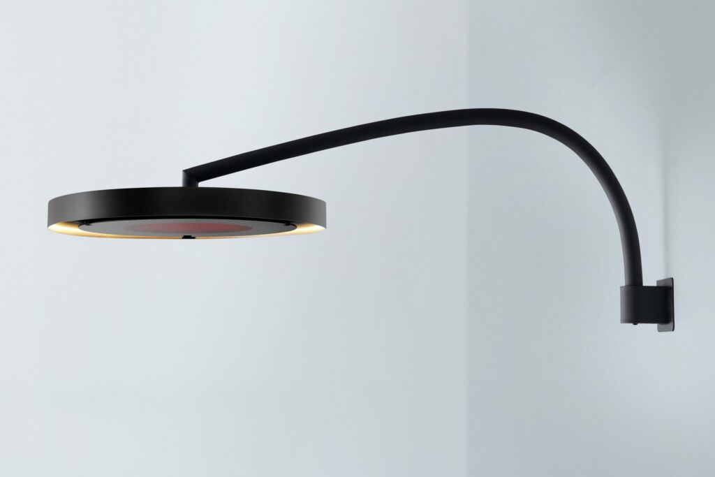 Wandmontierter elektrischer Heizstrahler