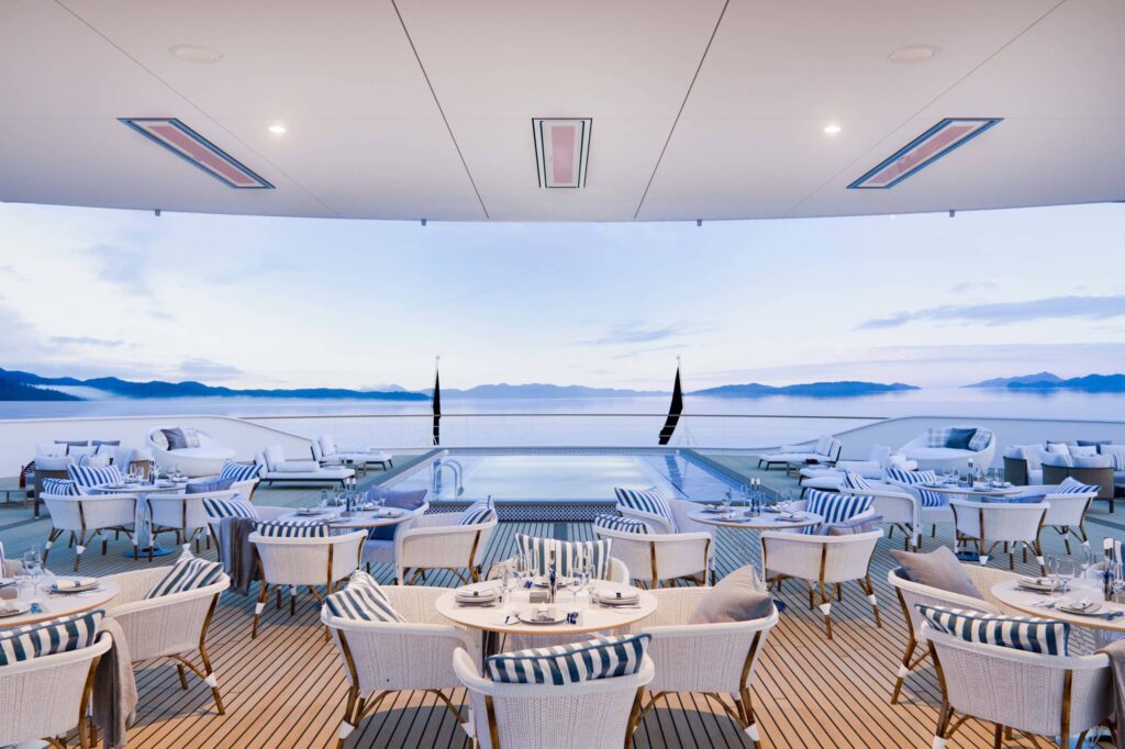 Kreuzfahrtschiff-Deck mit Außenheizungen
